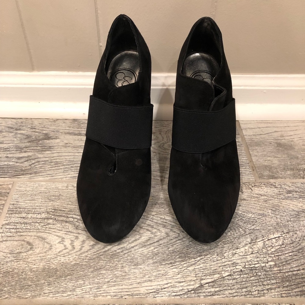 Black velvet Jessica Simpson pumps
